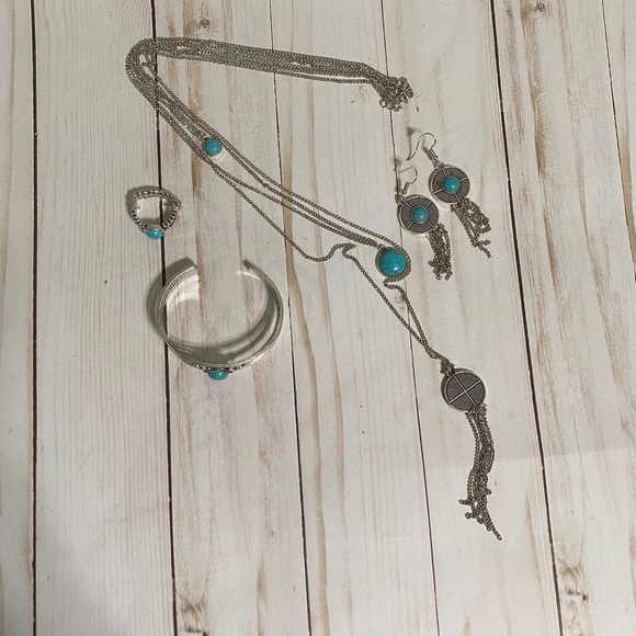 Jewelry - 4 pieceTurquoise stone fashion jewelry set